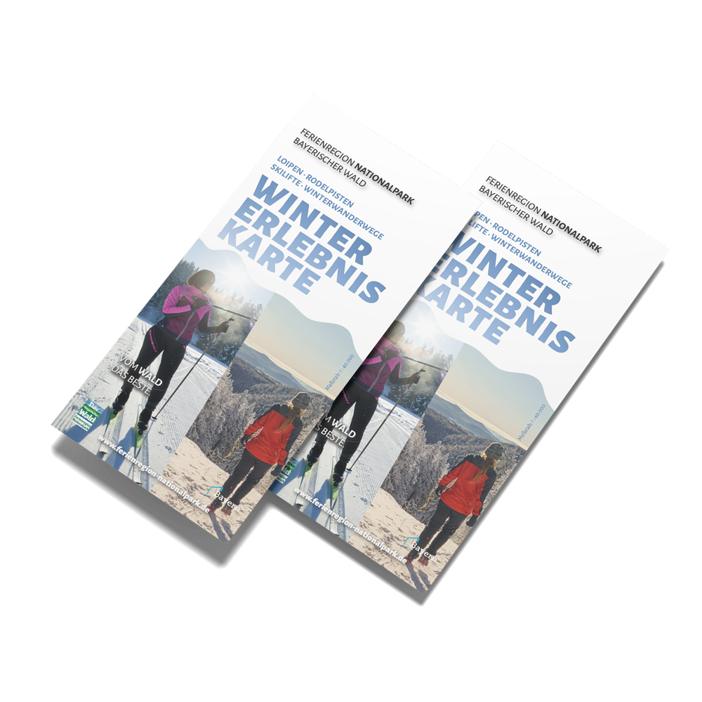 Karte Wintererlebnis im Bayerischen Wald: Entdecke die besten Routen Zwei Wintererlebnis-Karten liegen aufeinander, sie beinhalten eine Vielzahl an Winteraktivitäten, die sich im Winterwunderland Ferienregion erleben lassen.