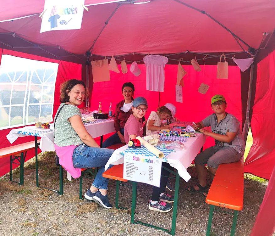 Bärchenfest Neuschönau: Spaßige Malaktion für Kinder Kinderattraktionen beim Bärchenfest in Neuschönau