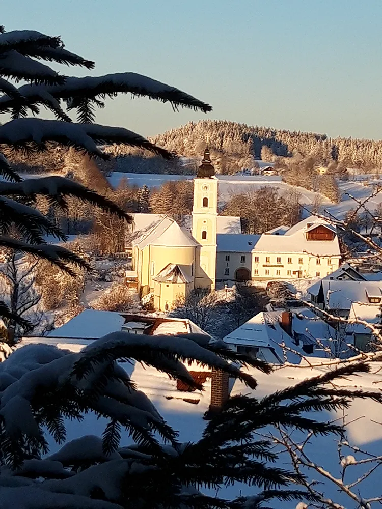 Ortsansicht bei winterlicher Abendsonne der Gemeinde Sankt Oswald-Riedlhütte Der winterliche Anblick der Gemeinde Sankt Oswald-Riedlhütte